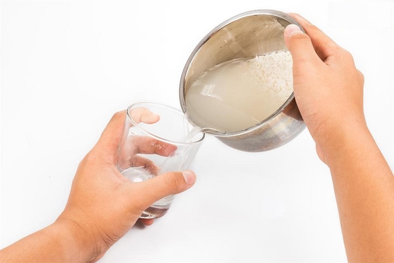 5 cách làm trắng da mặt bằng nước gạo đơn giản tại nhà