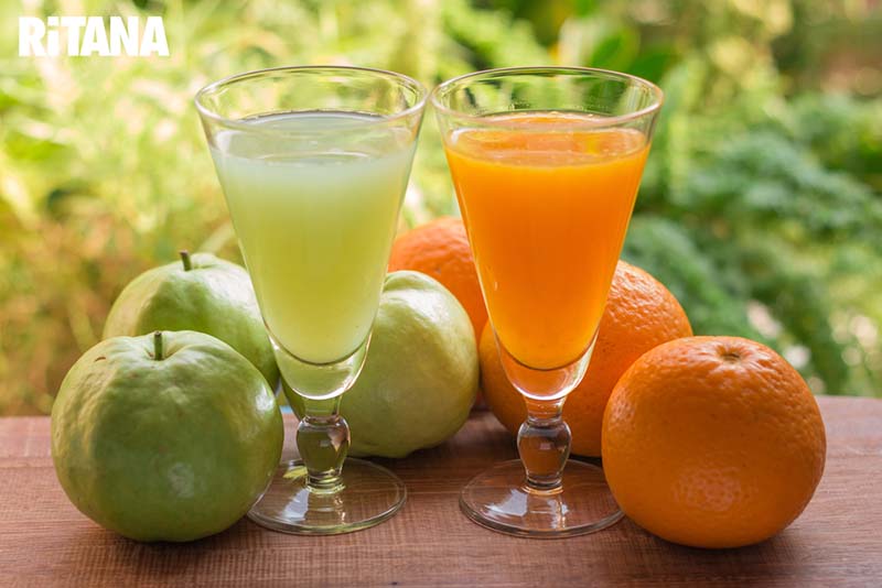 Vitamin C trong ổi, cam giúp chống nắng từ bên trong rất hiệu quả