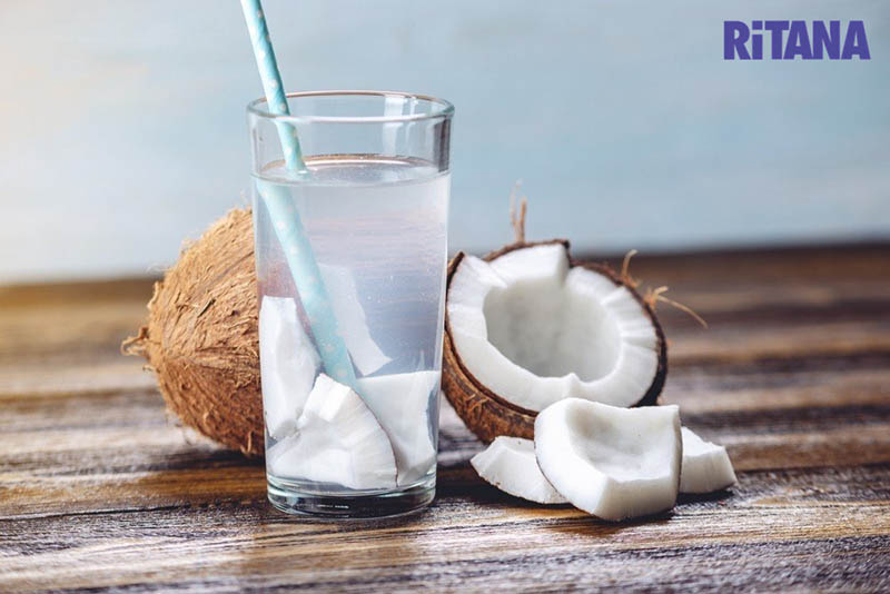 Uống nước dừa giúp làm trắng da toàn thân