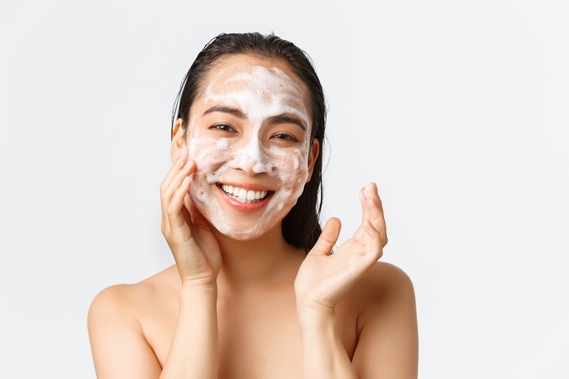 Nên dùng sữa rửa mặt khi nào để da được sạch khỏe?