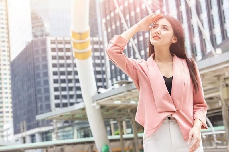 ánh nắng gây nám chân sâu