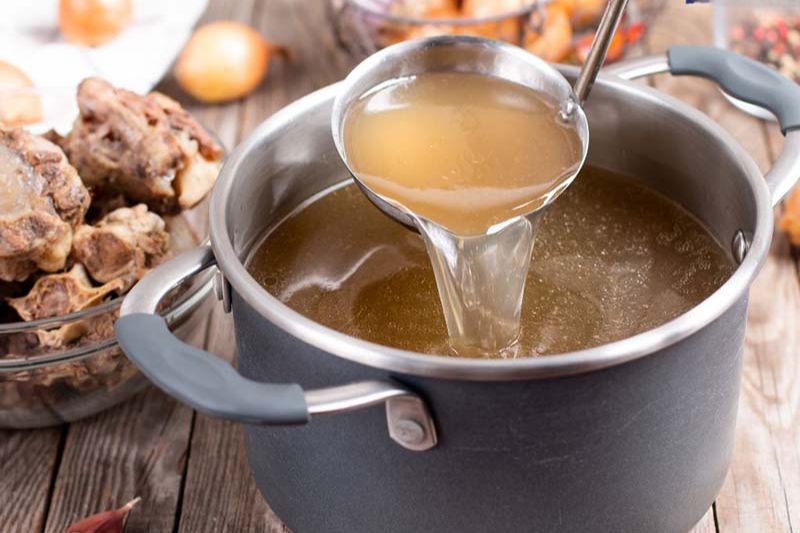 nước hầm xương chứa nhiều collagen