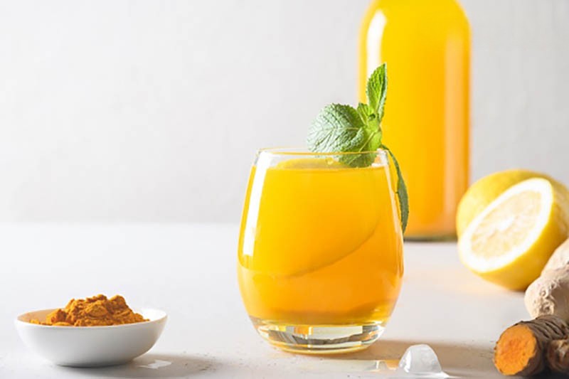 nước ép thơm nghệ giảm sắc tố da