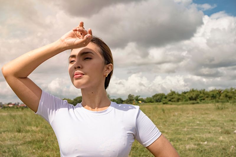 ánh nắng mặt trời gây thâm vùng mắt