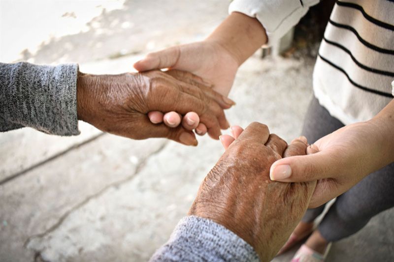 da tay bị lão hóa