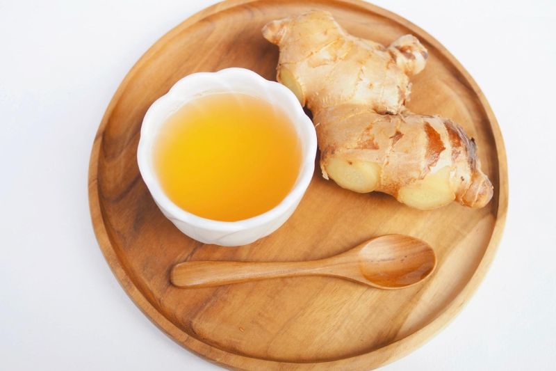 nước cốt gừng làm mờ đốm nâu trên da