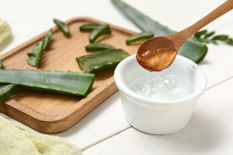 dùng nha đam nghiền nhuyễn để chăm sóc da tay