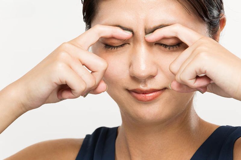 “Bỏ túi” 4 cách massage xóa nếp nhăn vùng mắt và da mặt cực hiệu quả