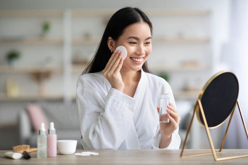tẩy trang trước khi đi ngủ
