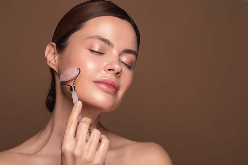 massage mặt chăm sóc da ngày tết