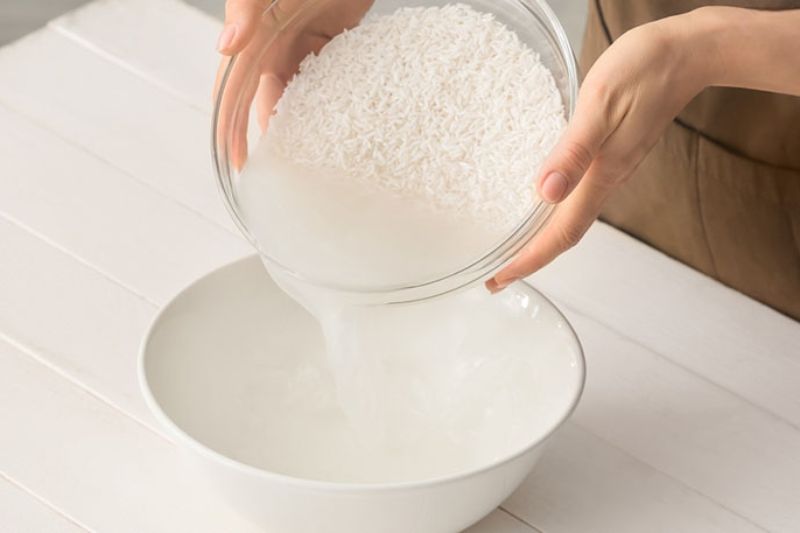 làm trắng da bằng nước vo gạo