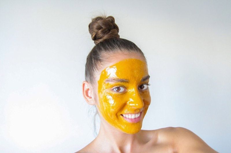 mặt nạ nghệ tươi và lòng đỏ trứng gà