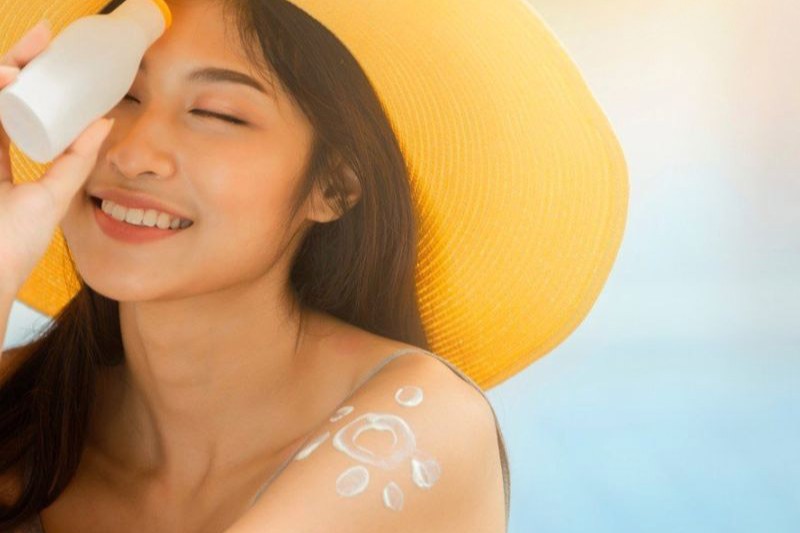 thao kem chống nắng giúp bảo vệ làn da