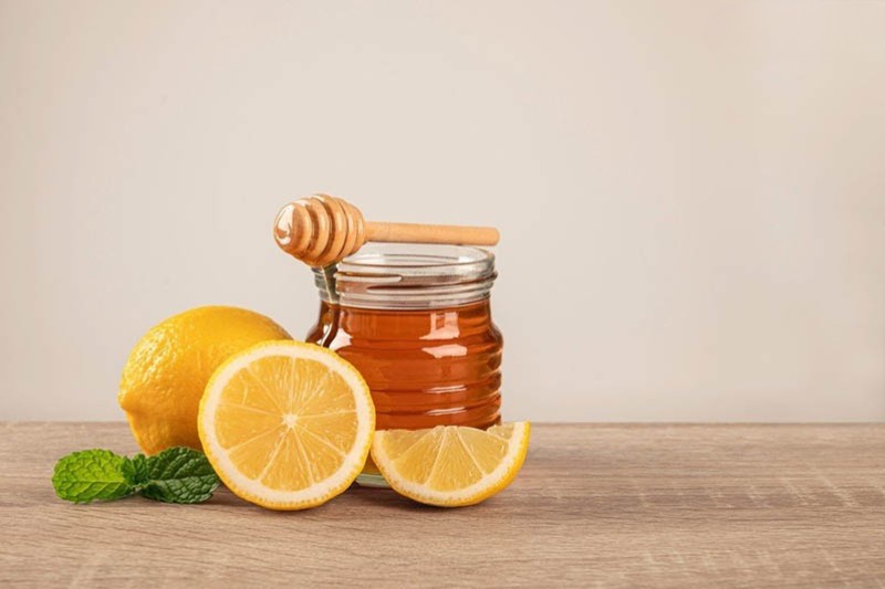 chữa nám bằng mật ong và chanh