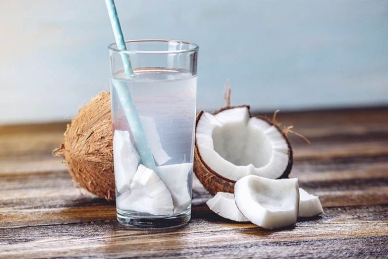 uống nước dừa làm trắng da