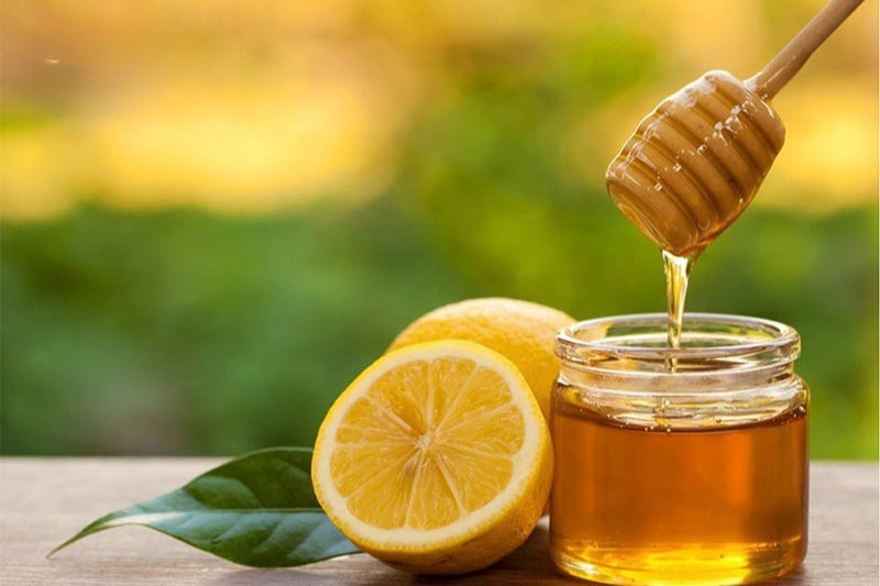 tắm trăng da bằng mật ong và chanh