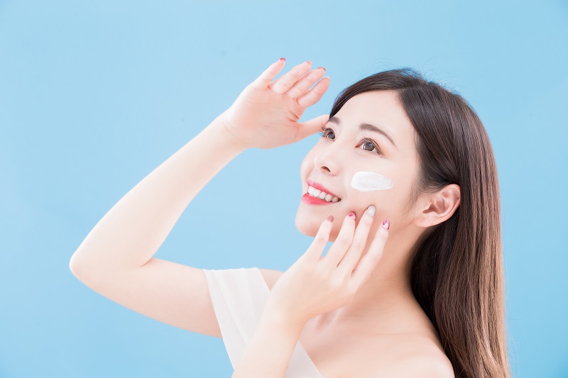 Bôi kem chống nắng trước hay sau kem dưỡng tốt cho da hơn?