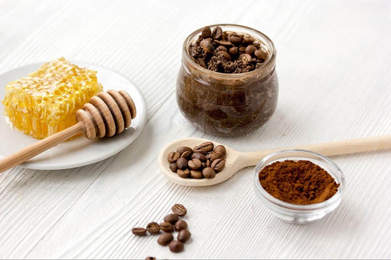 cách làm trắng da mặt bằng cafe và mật ong