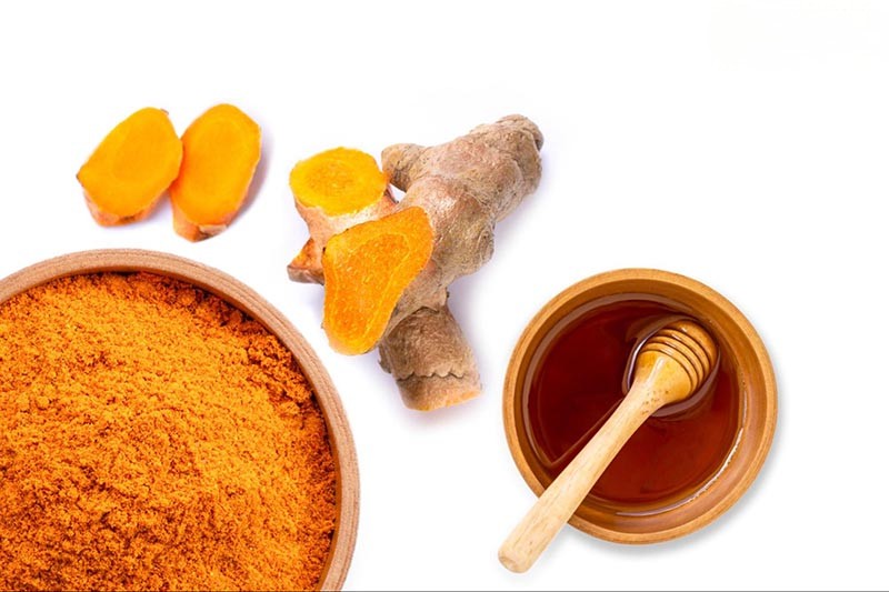 trị nám chân đinh bằng nghệ