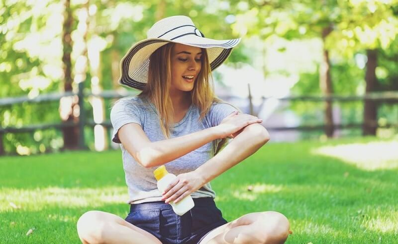 Có nên bôi kem chống nắng vào ban đêm không? Lợi hay hại?