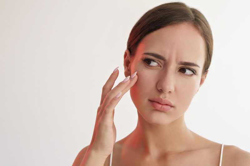 Da hỗn hợp thiên khô là gì? Nguyên nhân và cách chăm sóc