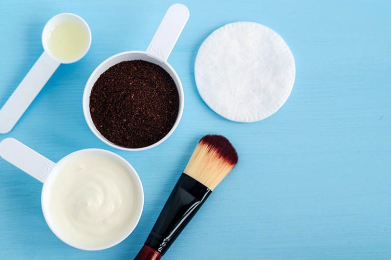 làm trắng da bằng cà phê và sữa chua không đường