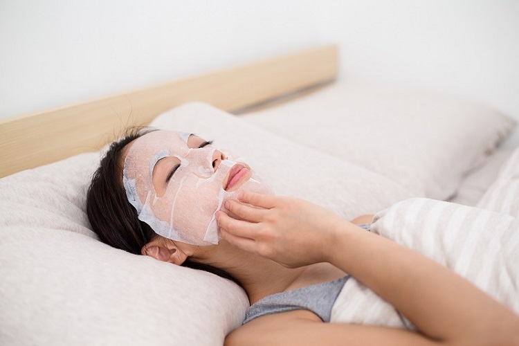 Mặt nạ ngủ trắng da là gì? 5 cách làm từ thiên nhiên cực dễ làm