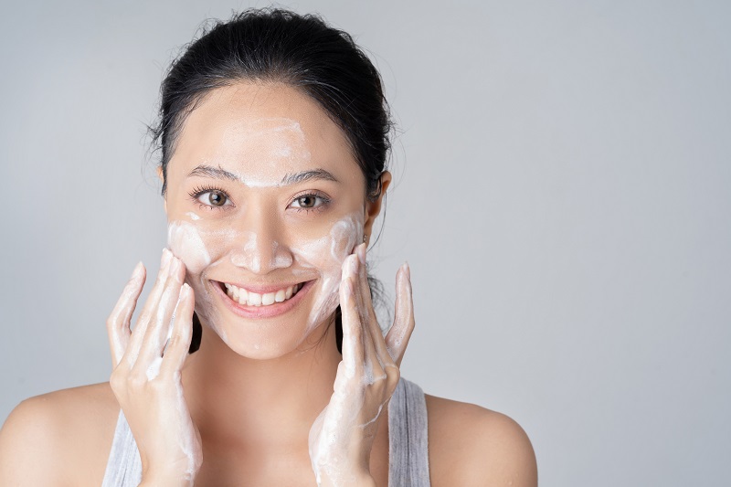 7 cách chọn sữa rửa mặt cho da mụn tốt nhất