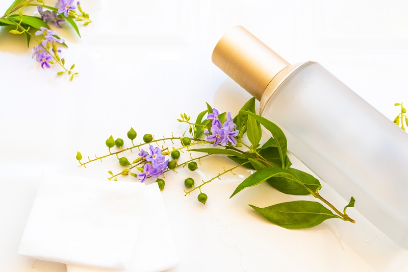 Toner là gì và TOP 8 điều cần biết về nước cân bằng da
