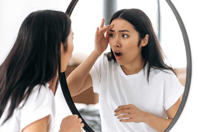 lão hóa da làm mặt khô và thâm sạm