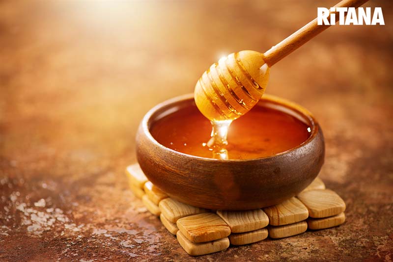 Dưỡng ẩm da với các nguyên liệu thiên nhiên cũng hỗ trợ giúp da mềm, căng sáng hơn