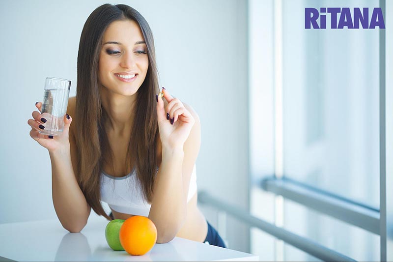 Ăn nhiều thực phẩm giàu Vitamin C là một trong các cách hỗ trợ làm mờ tàn nhang từ bên trong