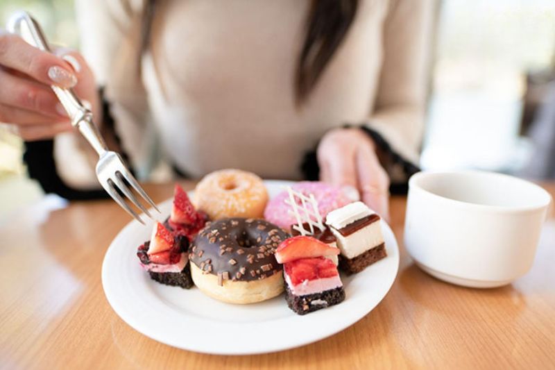 ăn nhiều đồ ngọt làm da lão hóa sớm