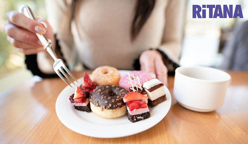 Chế độ ăn nhiều đường, đồ ngọt là yếu tố khiến da nhanh lão hóa