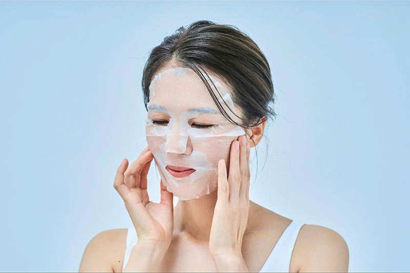 đắp mặt nạ ngừa lão hóa