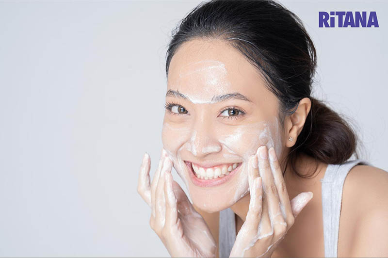 rửa mặt bước quan trong trong chăm sóc da lão hóa
