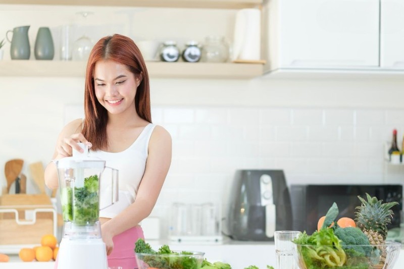 uống nước ép rau củ hỗ trợ da nhanh hồi phục