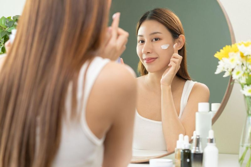 Bôi kem chống nắng sau khi bán laser