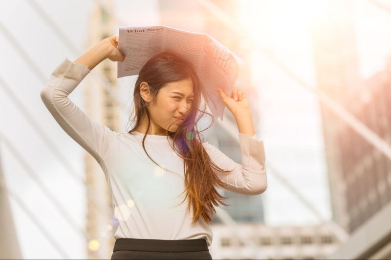 ánh nắng mặt tròi gây sạm da