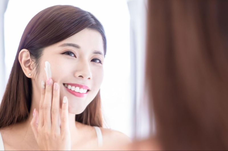 bôi kem chống nắng kể cả trời không nắng