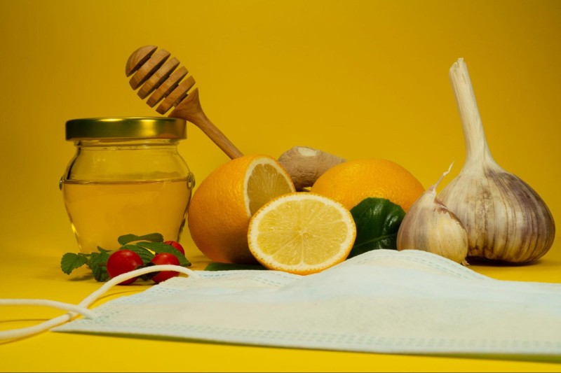 đắp mặt nạ tỏi chanh xóa đồi mồi