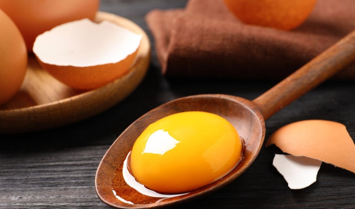 trị nám bằng lòng đỏ trứng gà