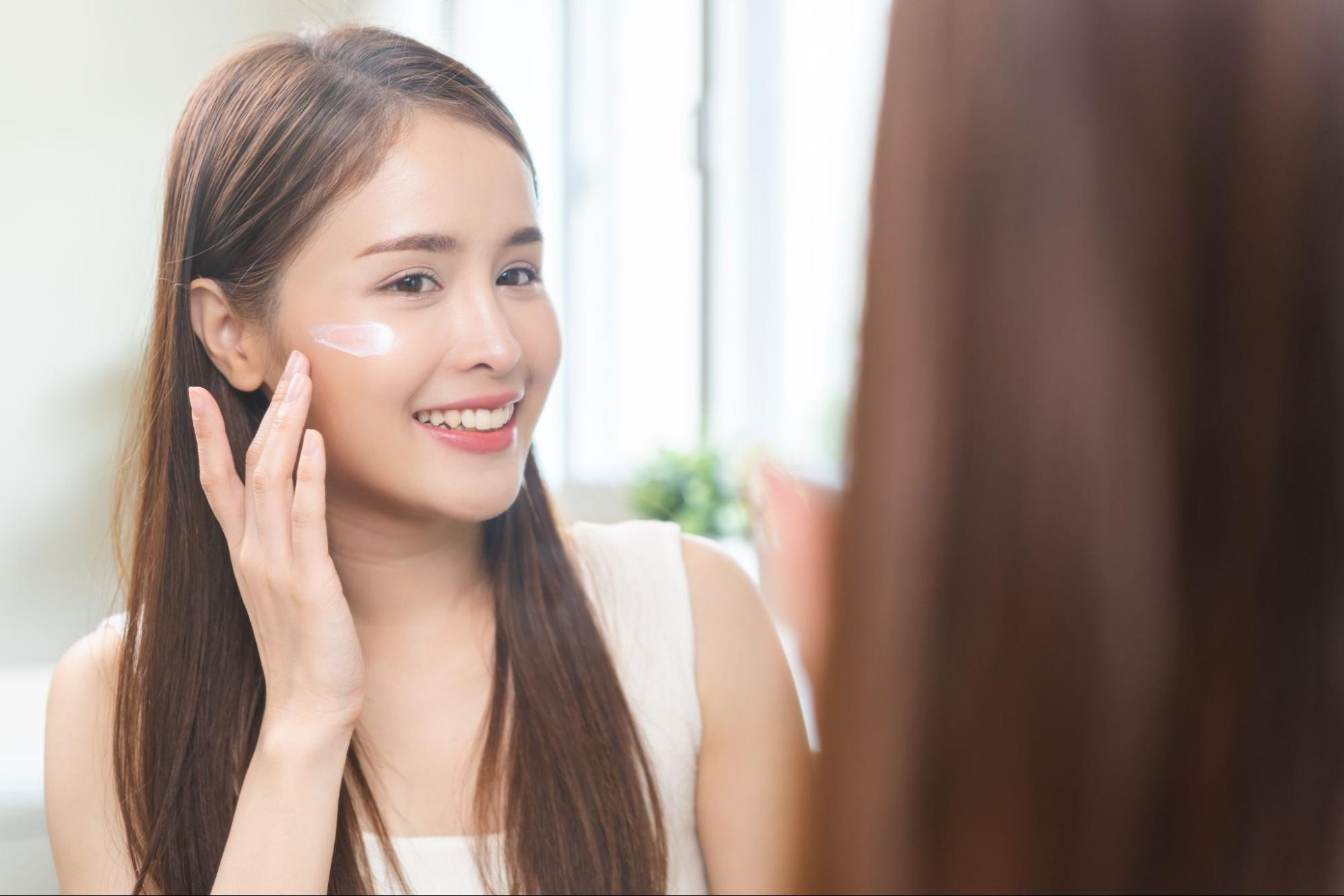 thoa kem chống nắng ngừa nám khói